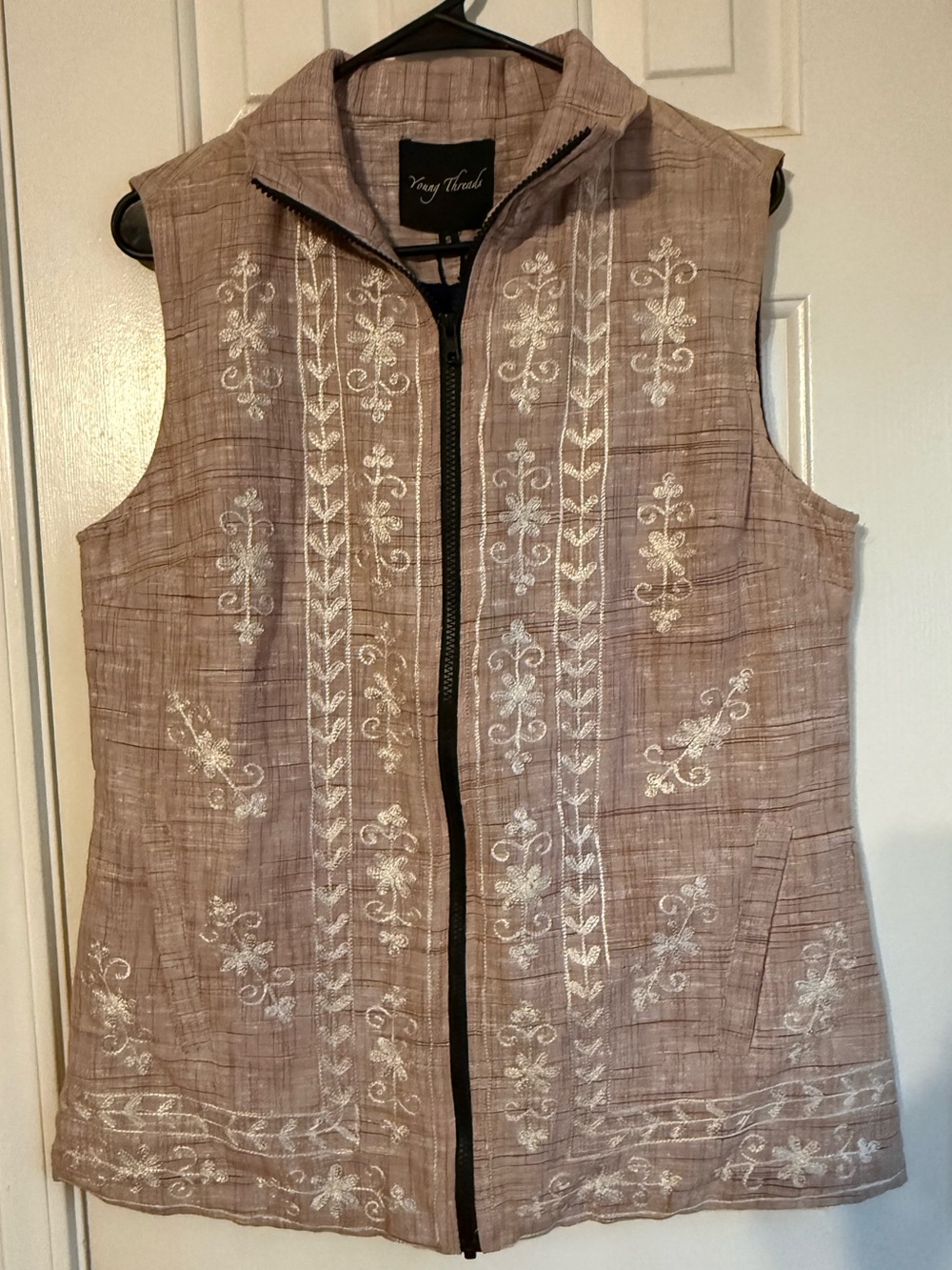 NWT Young Threads Sleeveless Embroidered Zip Vest Size Small